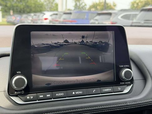 Used 2023 Nissan Rogue S FWD image 23