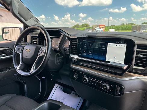 Used 2023 Chevrolet Silverado 1500 LT AWD/4WD image 30