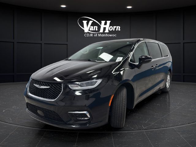 Used 2024 Chrysler Pacifica Touring-L FWD image 3