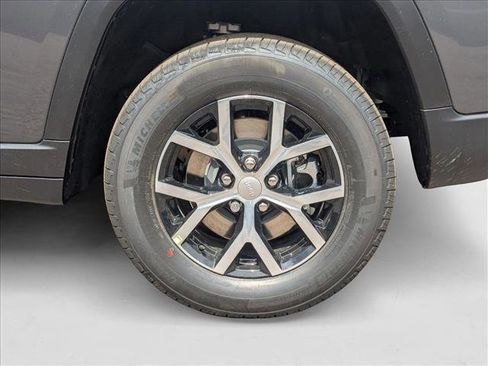 New 2025 Jeep Grand Cherokee L Limited image 10