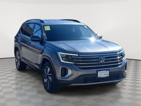 Used 2024 Volkswagen Atlas SE image 3