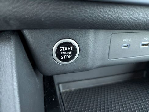 Used 2023 Nissan Rogue S image 21