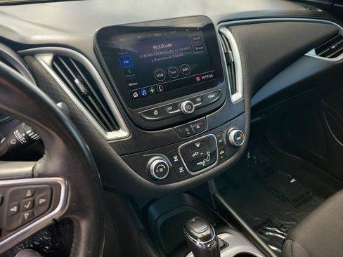 Used 2020 Chevrolet Malibu RS FWD image 22