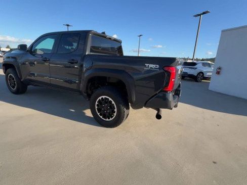 Used 2025 Toyota Tacoma TRD Off-Road image 6