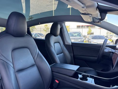 Used 2021 Tesla Model Y Long Range AWD/4WD image 29