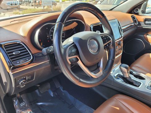 Used 2020 Jeep Grand Cherokee Overland image 12