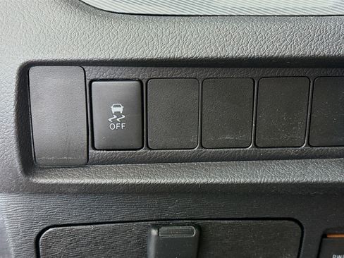 Used 2017 Toyota Sienna SE FWD image 17