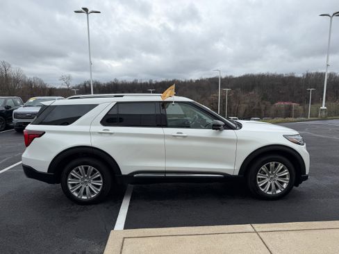 Certified 2025 Ford Explorer Platinum w/ LUX Leather Package image 5
