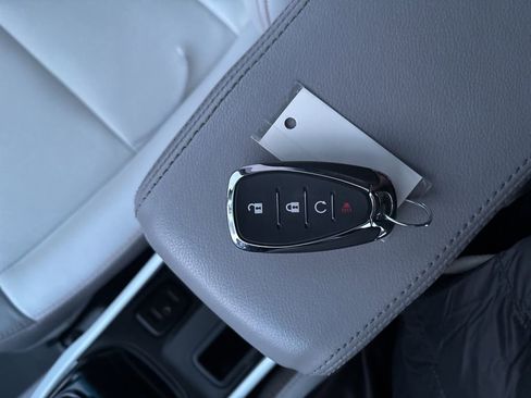 Used 2020 Chevrolet Bolt Premier w/ Infotainment Package image 35