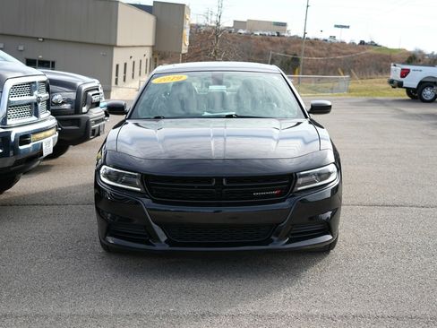 Used 2019 Dodge Charger SXT w/ Leather Interior Group image 2