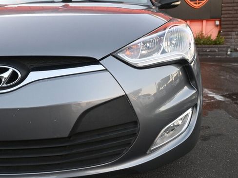 Used 2017 Hyundai Veloster image 5