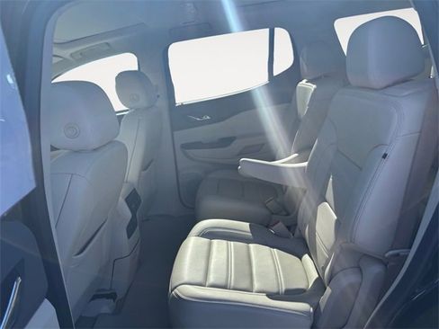 Used 2021 GMC Acadia Denali w/ Denali Ultimate Package image 13