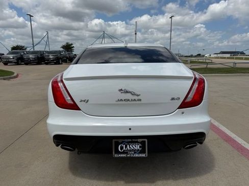 Used 2017 Jaguar XJ R-Sport RWD image 5