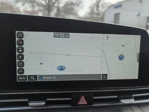 Used 2024 Hyundai Elantra SEL image 22