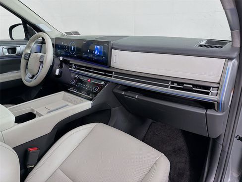 Used 2025 Hyundai Santa Fe Limited AWD/4WD image 31