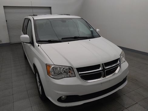Used 2020 Dodge Grand Caravan SXT FWD image 14