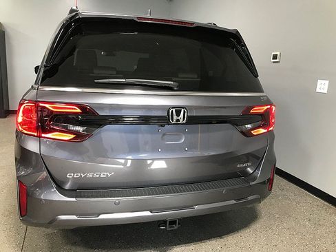 Used 2026 Honda Odyssey Elite image 4