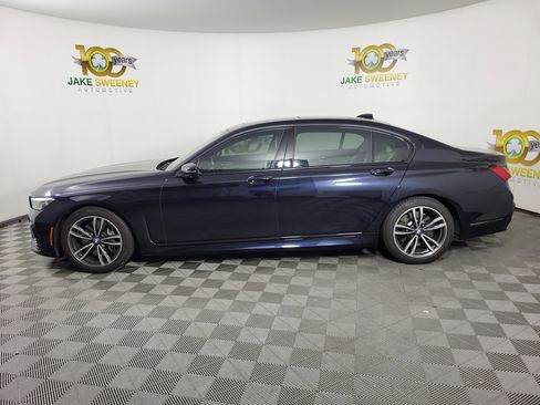Used 2022 BMW 750i xDrive w/ M Sport Package AWD/4WD image 2