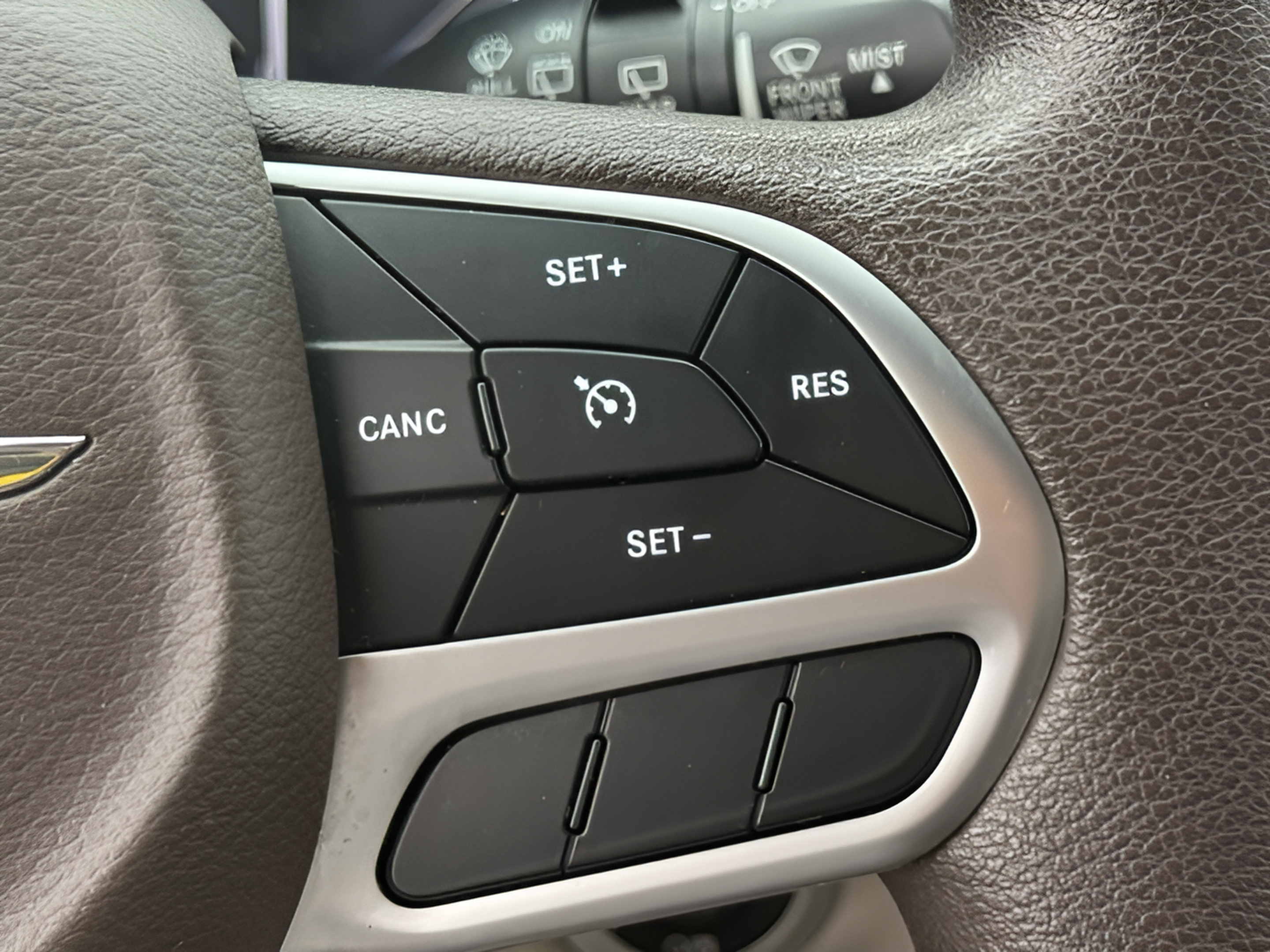 Used 2018 Chrysler Pacifica Touring Plus w/ Tire & Wheel Group FWD image 26