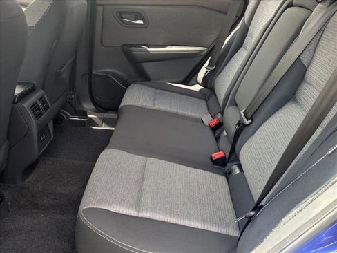 Used 2023 Nissan Rogue SV image 17