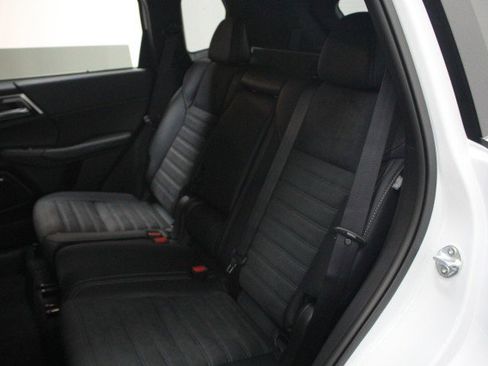 New 2026 Mitsubishi Outlander LE FWD image 25