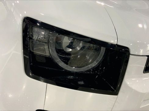 Used 2025 Land Rover Defender 90 V8 image 13