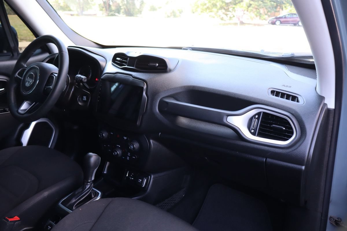 Used 2018 Jeep Renegade Latitude FWD image 17