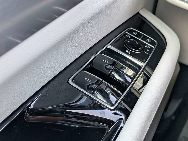 New 2027 Cadillac Vistiq Sport w/ LPO, Floor Liner Package AWD/4WD image 24
