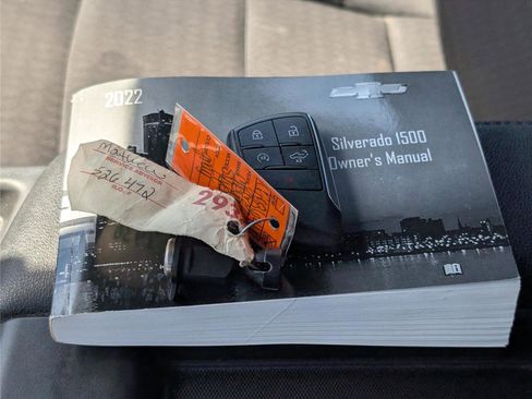 Used 2022 Chevrolet Silverado 1500 LT w/ Z71 Off-Road Package image 22