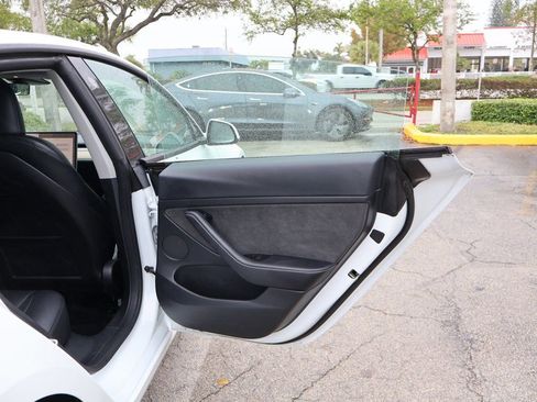 Used 2023 Tesla Model 3 Standard Range image 23