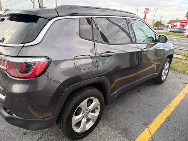 Used 2019 Jeep Compass Latitude AWD/4WD image 3