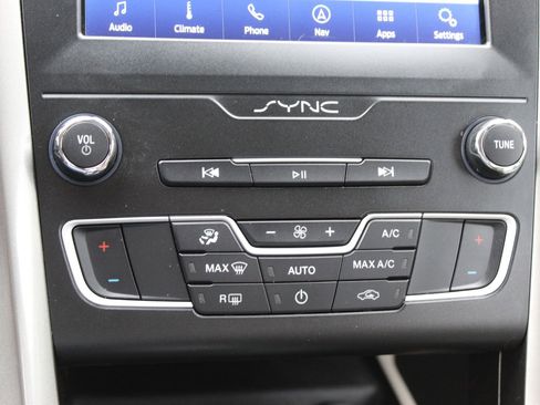 Used 2019 Ford Fusion SE image 28