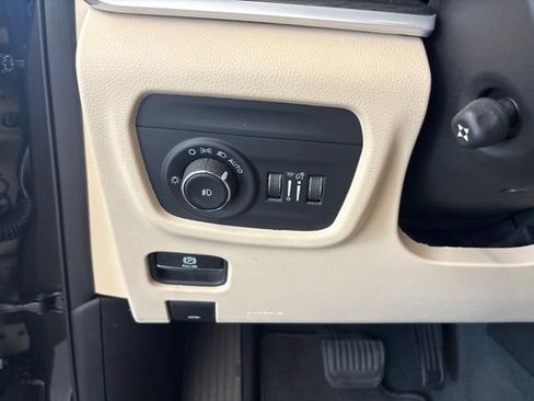 Used 2023 Jeep Grand Cherokee L Limited w/ Luxury Tech Group II RWD image 30