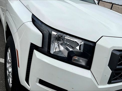Used 2022 Nissan Frontier SV image 21