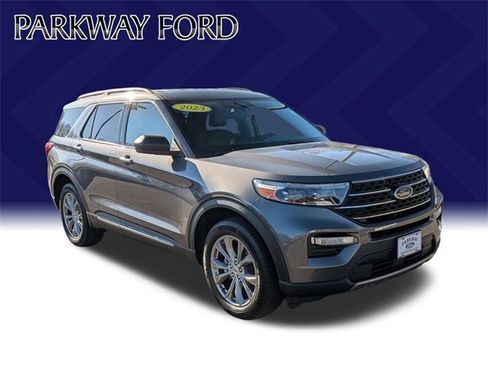 Used 2023 Ford Explorer XLT w/ Equipment Group 202A image 3