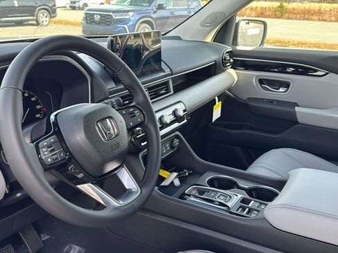 New 2025 Honda Pilot Touring image 20