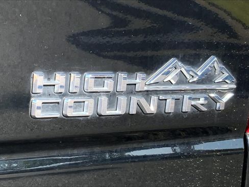 Used 2024 Chevrolet Silverado 2500 High Country w/ Technology Package AWD/4WD image 10