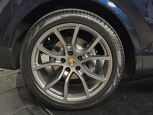 Certified 2023 Porsche Cayenne Coupe AWD/4WD image 29