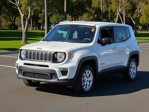 Used 2023 Jeep Renegade Latitude image 4