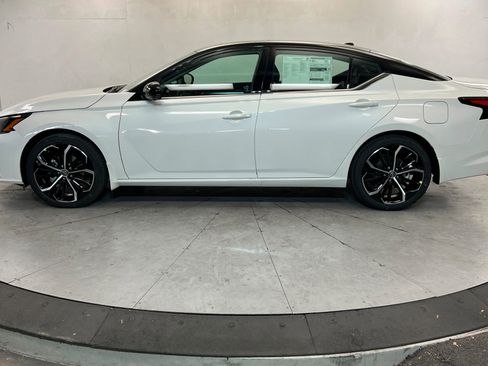 New 2026 Nissan Altima 2.5 SR image 2