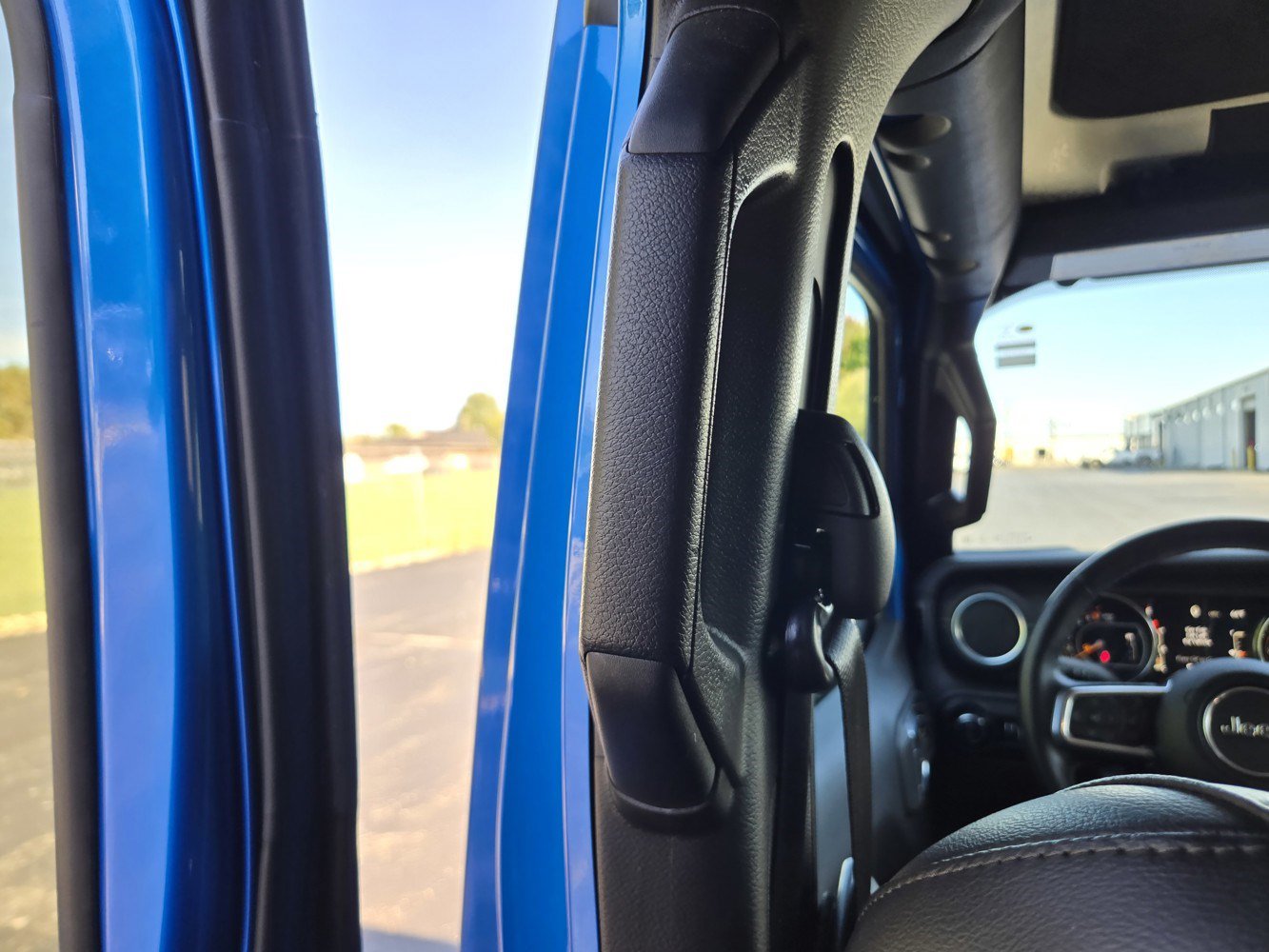 Used 2020 Jeep Gladiator Overland AWD/4WD image 32