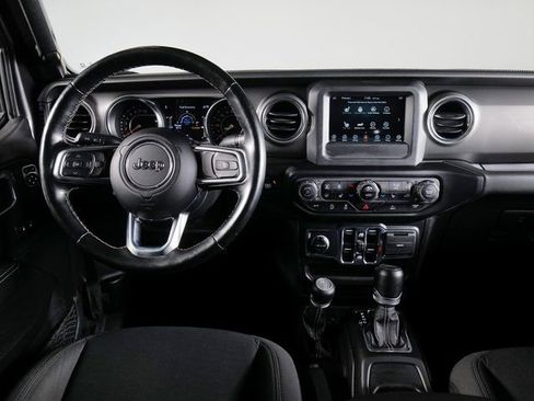 Used 2021 Jeep Gladiator Overland w/ Dual Top Group AWD/4WD image 11