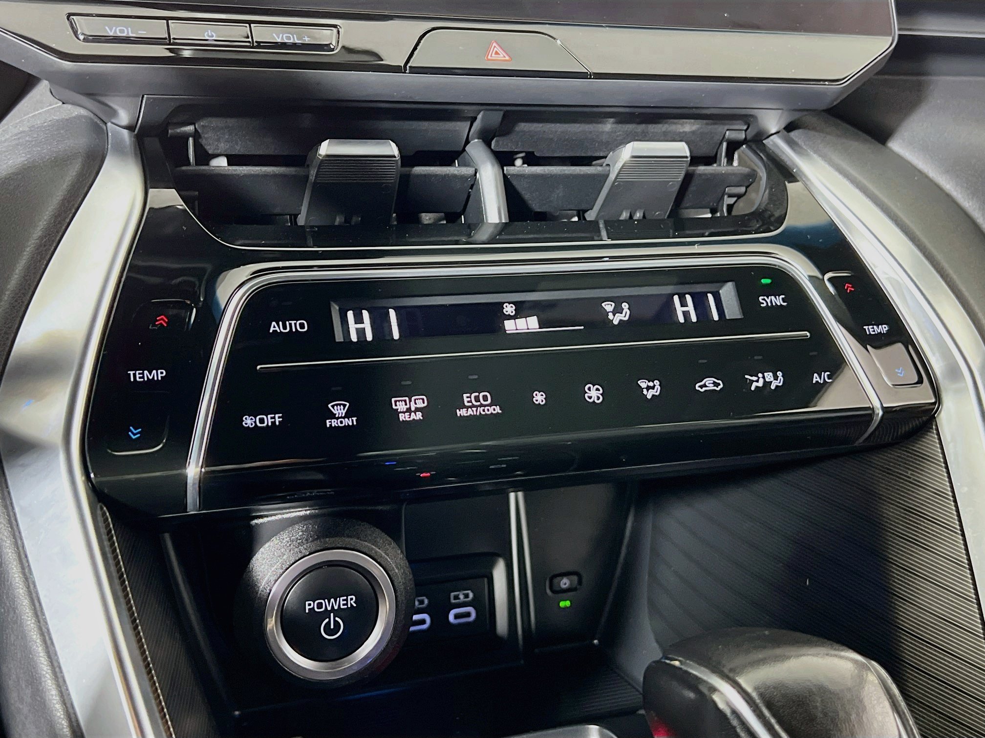 Certified 2023 Toyota Venza XLE AWD/4WD image 16