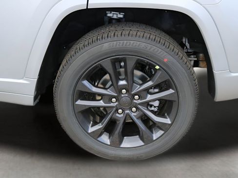 New 2026 Jeep Grand Cherokee Limited AWD/4WD image 9