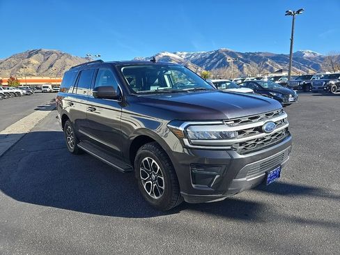 Used 2024 Ford Expedition XLT image 3