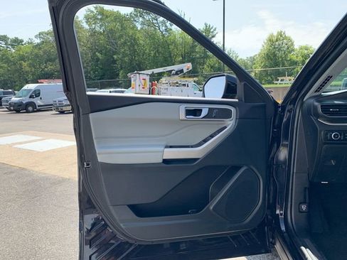 Used 2023 Ford Explorer XLT w/ Equipment Group 202A image 25