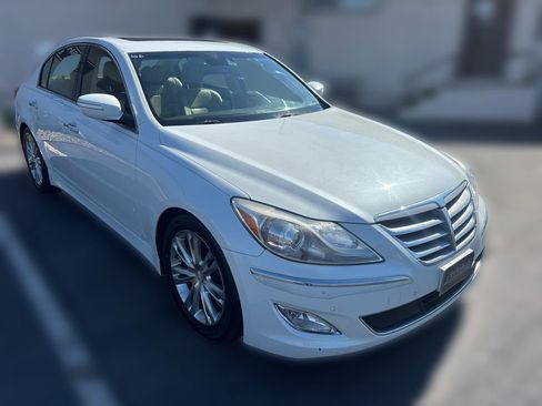 Used 2012 Hyundai Genesis 3.8 w/ Premium Pkg RWD image 1