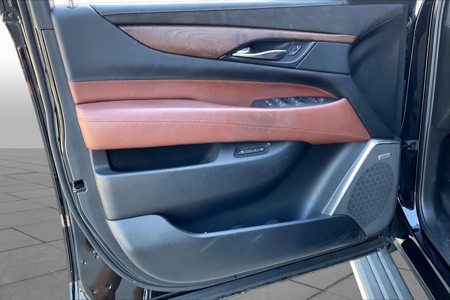 Used 2015 Cadillac Escalade Premium AWD/4WD image 22