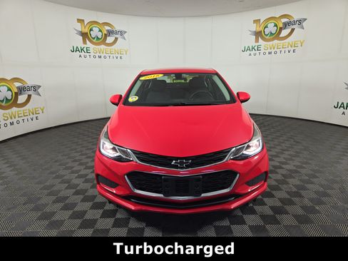 Used 2018 Chevrolet Cruze LT FWD image 2