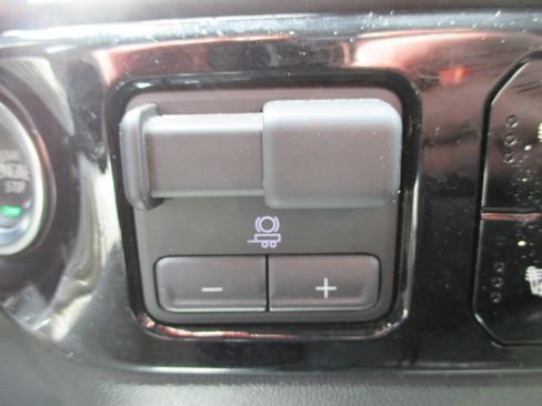 Used 2025 Chevrolet Silverado 2500 LT w/ Convenience Package AWD/4WD image 19